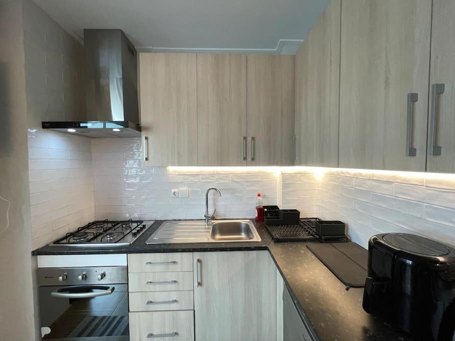 Quarto De Casal Close To Lisbon Flat Equipado Almada Exterior foto