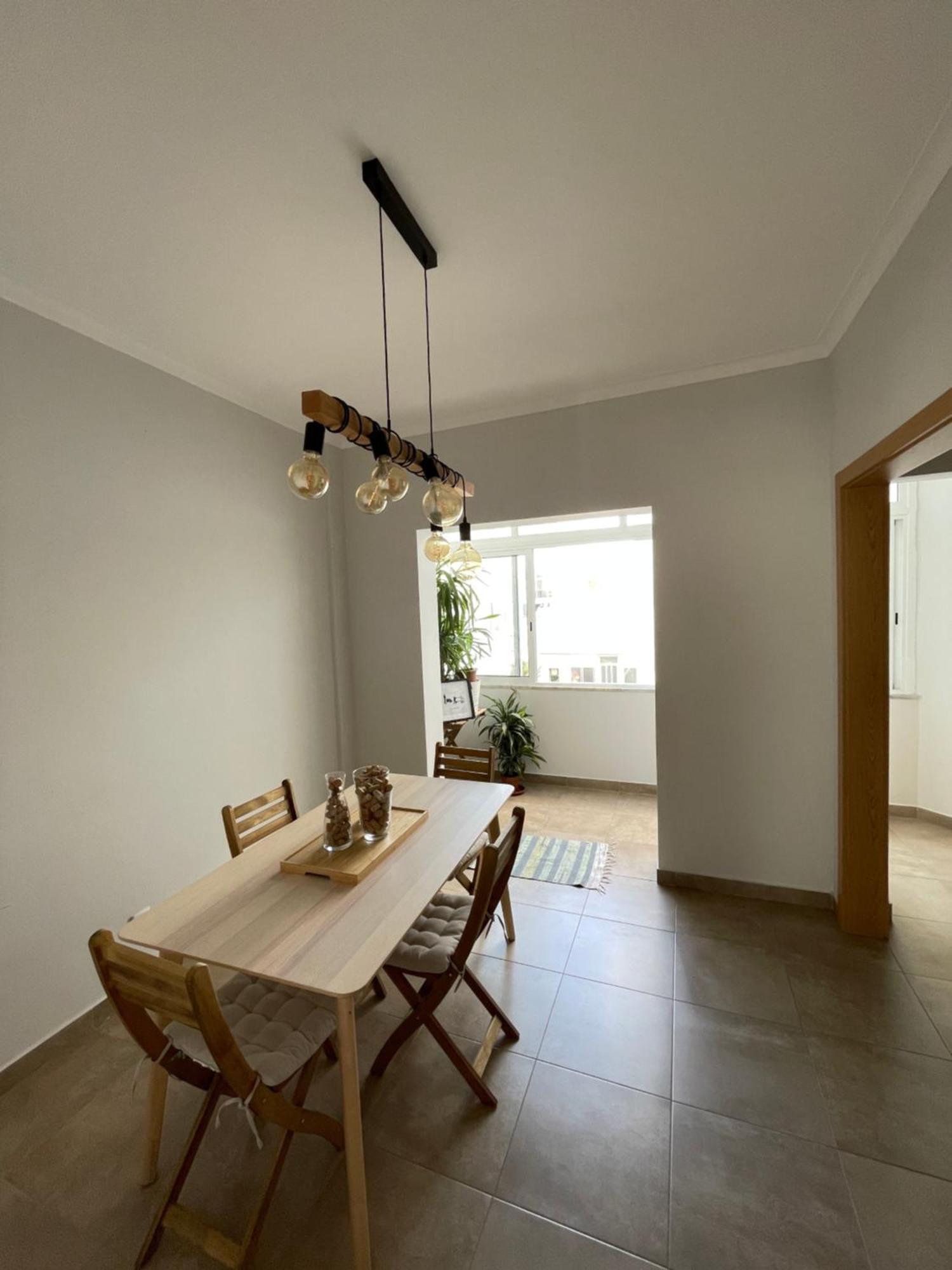 Quarto De Casal Close To Lisbon Flat Equipado Almada Exterior foto